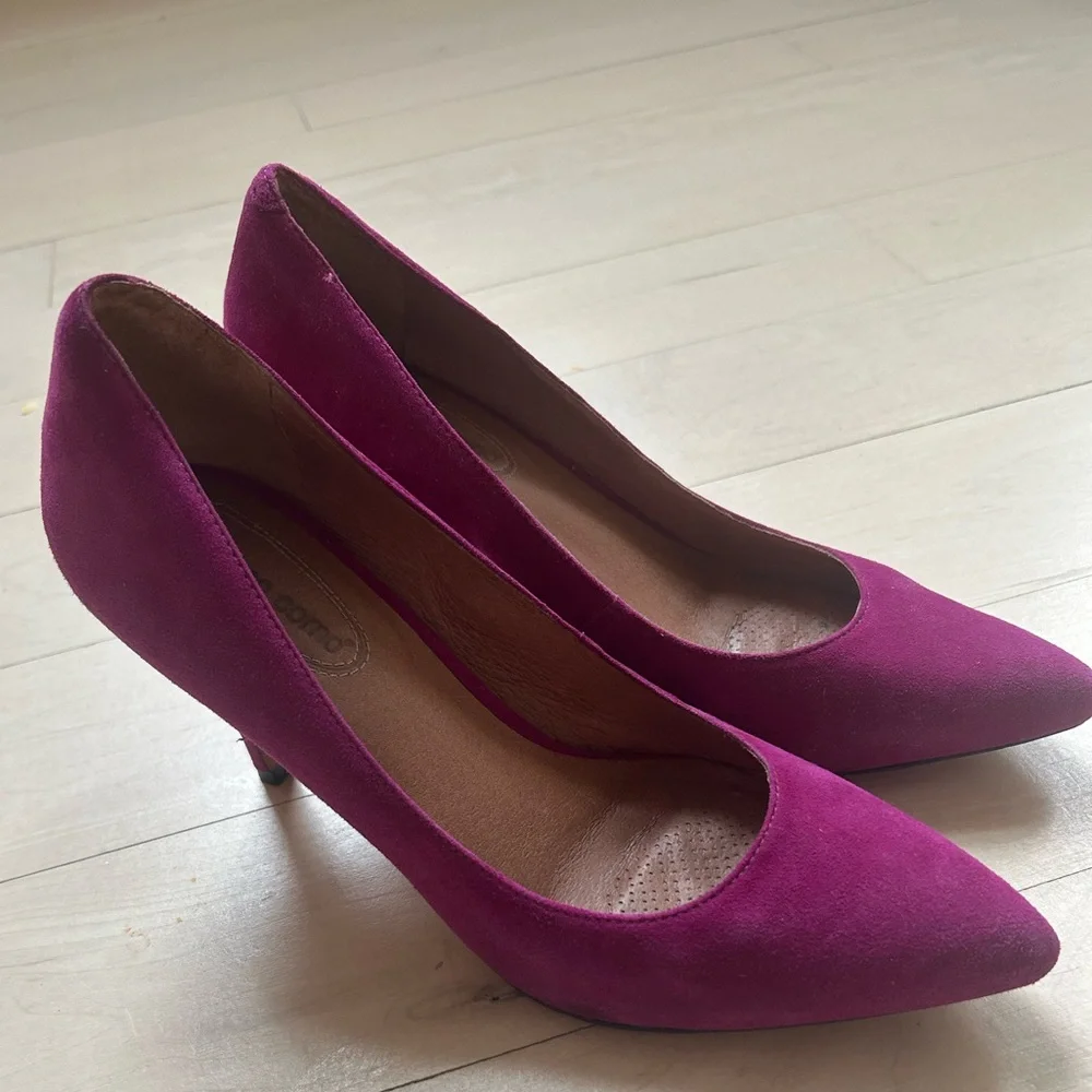 Fun classic suede fuschia Corso Como Pumps - Picture 1 of 4